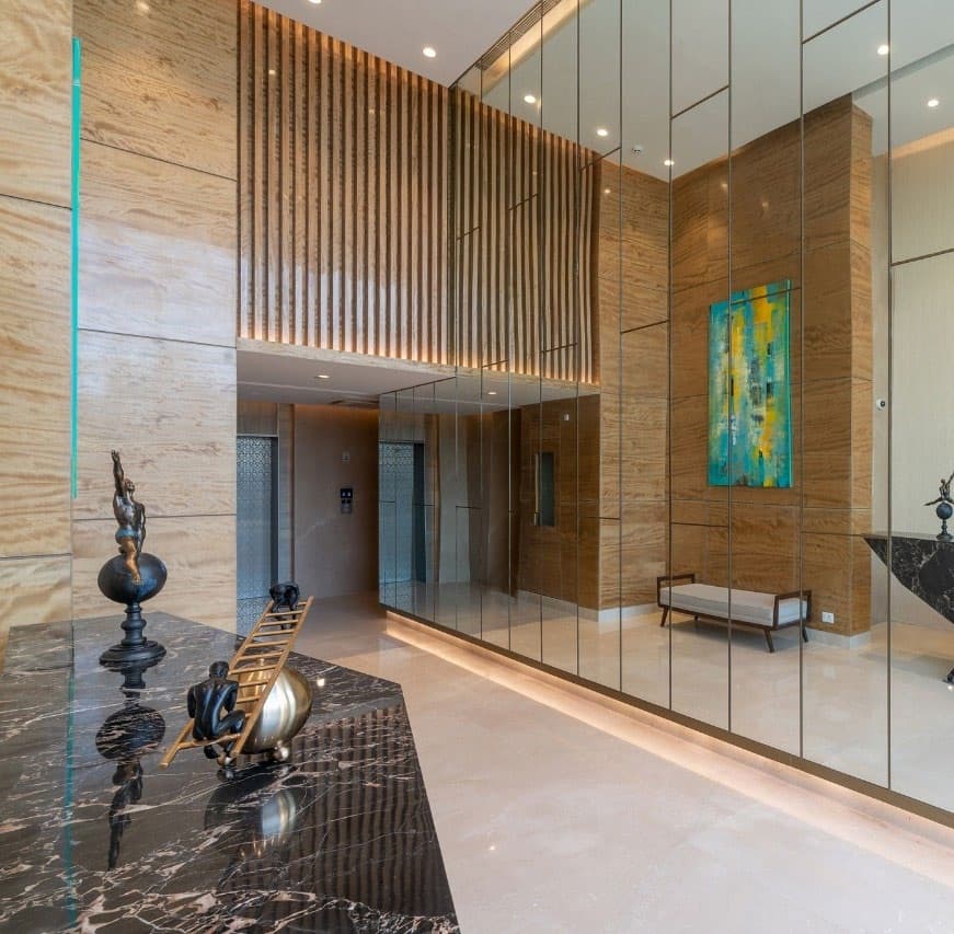 Double Height Lobby : Heigh ceiling lobbies with panoramic views